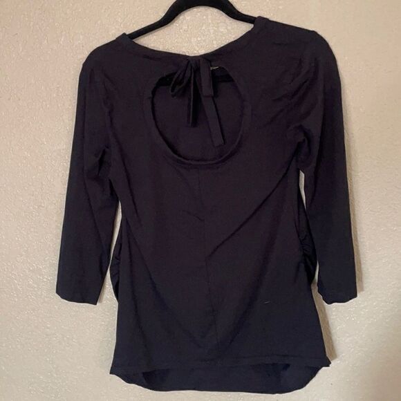 H & M maternity 3/4 sleeve top, open tie back - Picture 1 of 3
